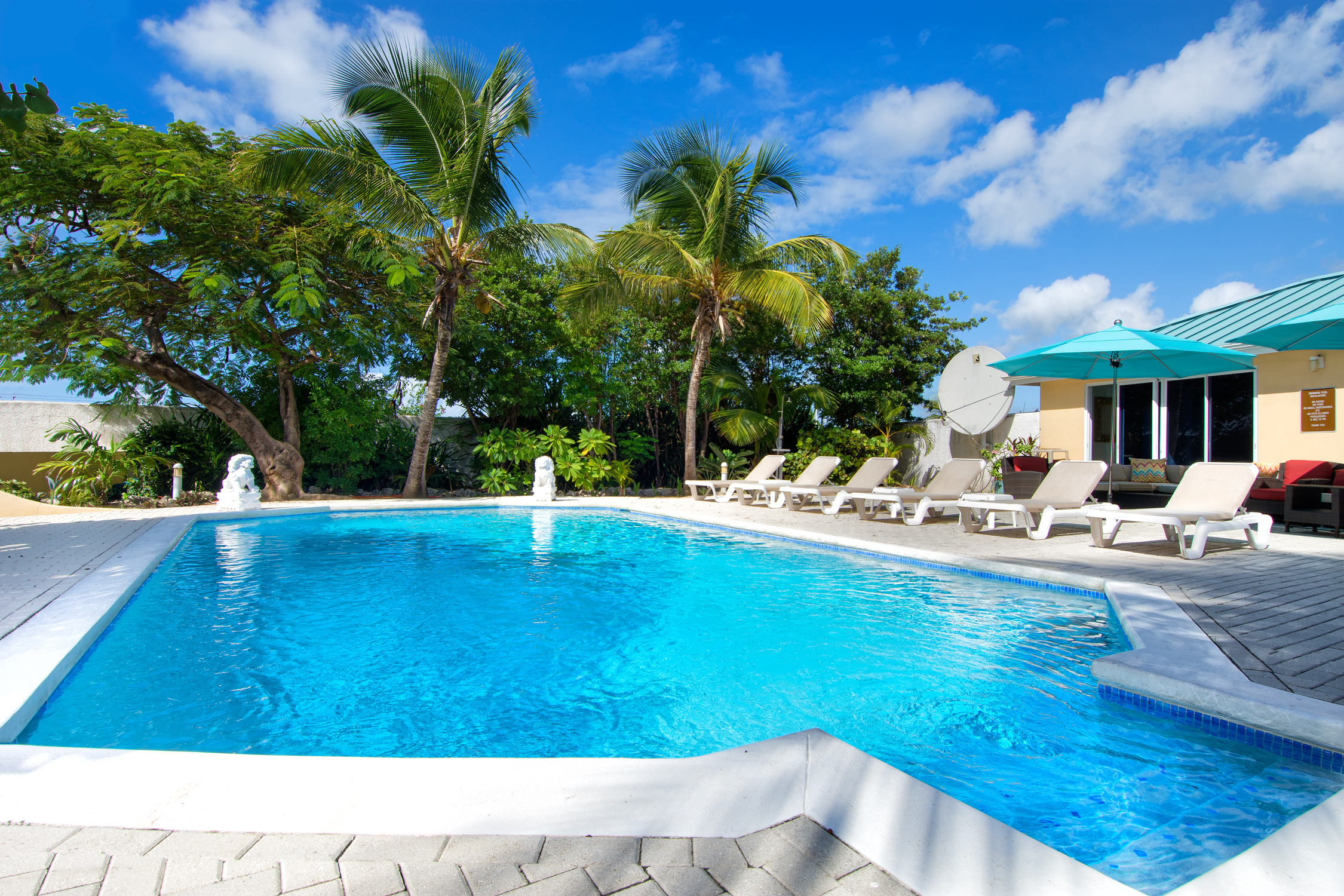 Discover The Enchanting Shores Of Coco Beach, St Maarten: A Tropical Paradise Awaits